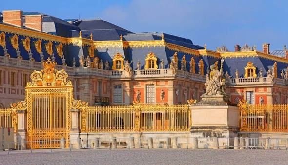 The golden gates and front facade of the Palace of Versailles